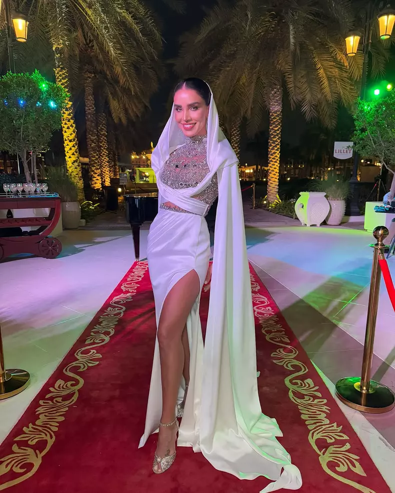 Adelina Pestrițu - rochie Revelion (4)