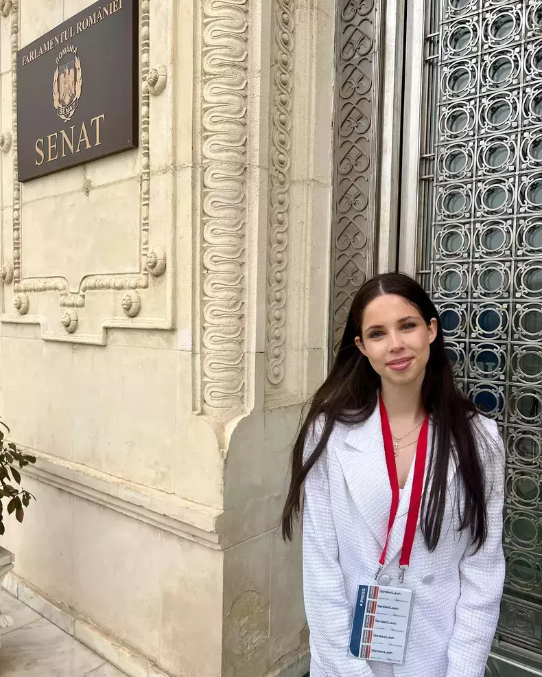 Violeta, fiica Andreei Marin și a lui Ștefan Bănică, poartă bijuterii de mii de euro. Cum a apărut alături de mama ei