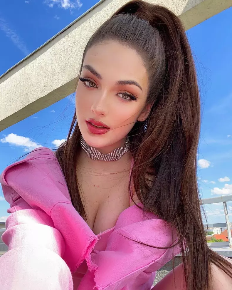 andreea bostanica regina tiktok ului din romania (1)