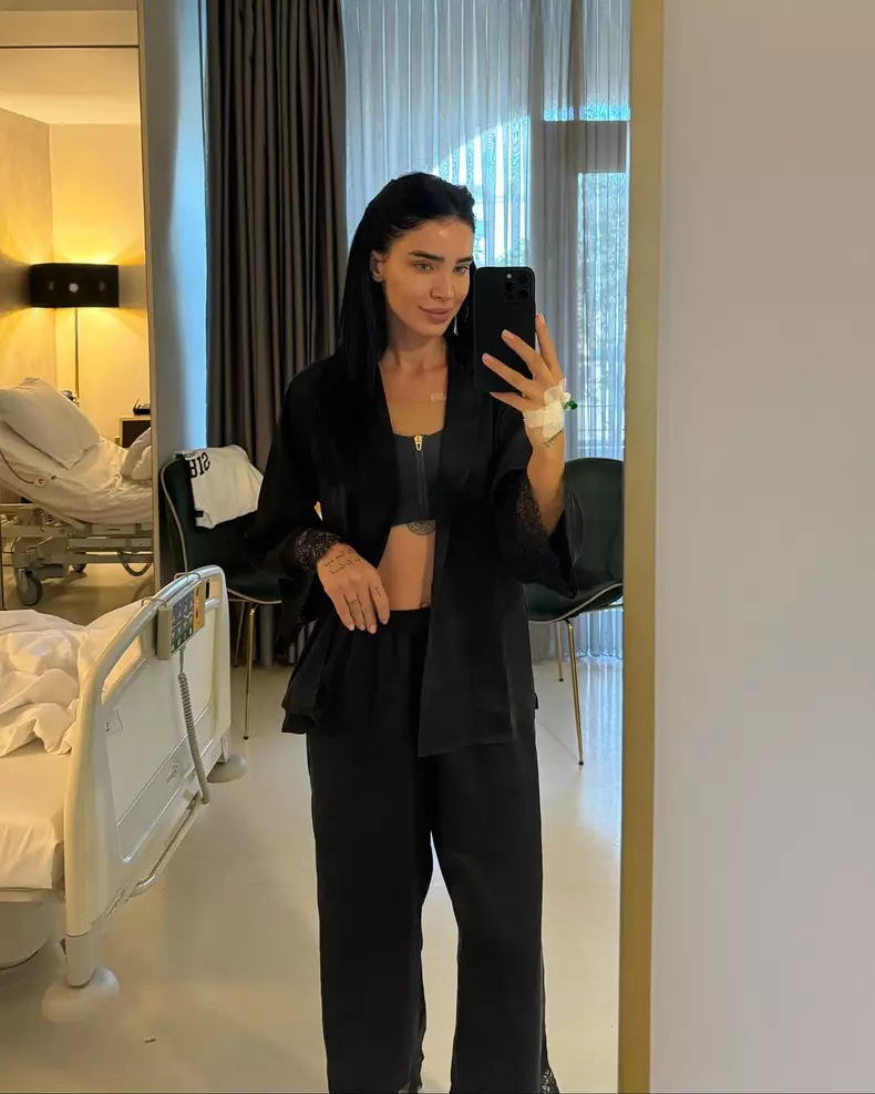 Adelina Pestrițu și-a scos implantul mamar (5)