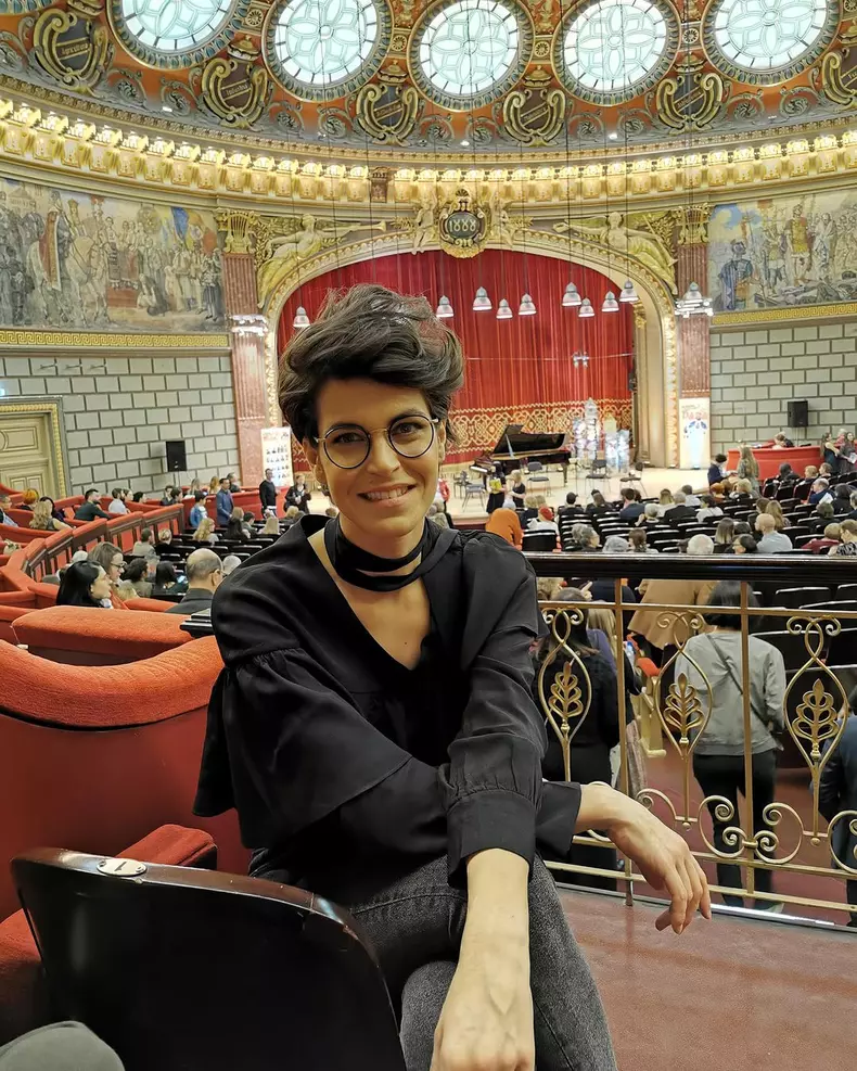 andreea remetan a semnat cu radio impuls post detinut de kanal d (7)