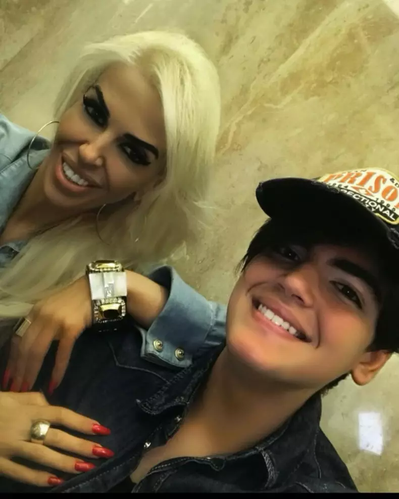 Raluca Bădulescu și fiul ei (3)