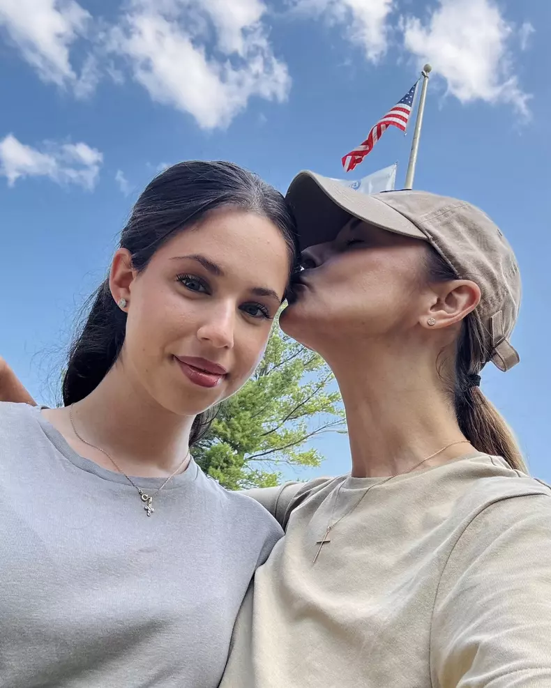 Andreea Marin si fiica ei in America