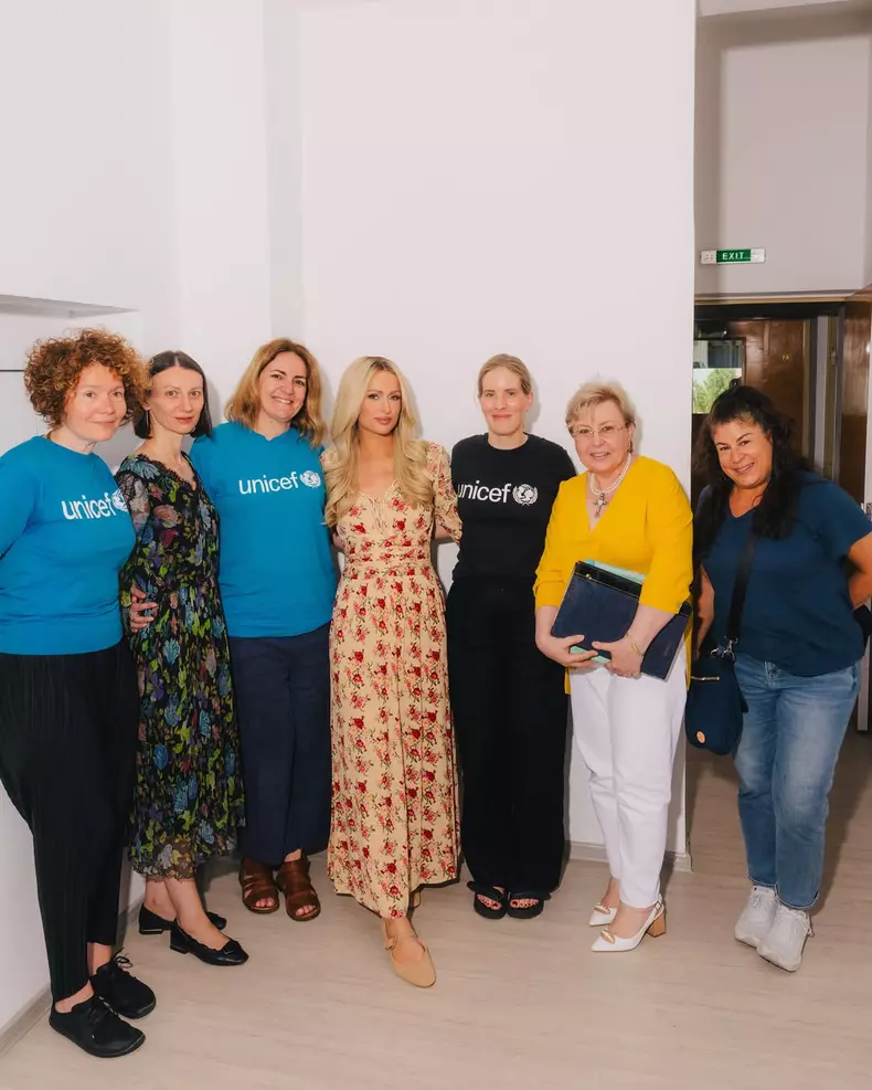 Paris Hilton a ajutat copiii nevoiași din România (10)