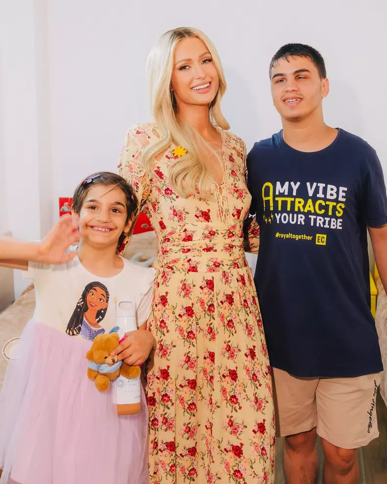 Paris Hilton a ajutat copiii nevoiași din România (14)