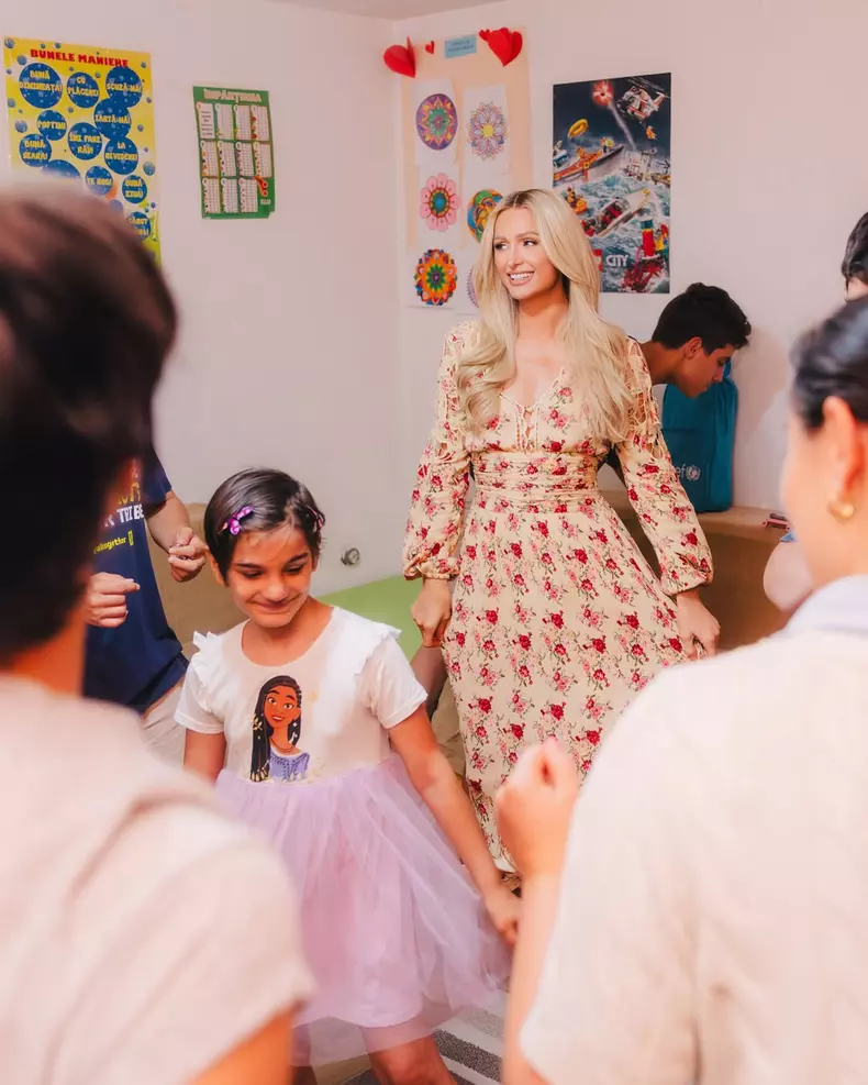 Paris Hilton a ajutat copiii nevoiași din România (15)