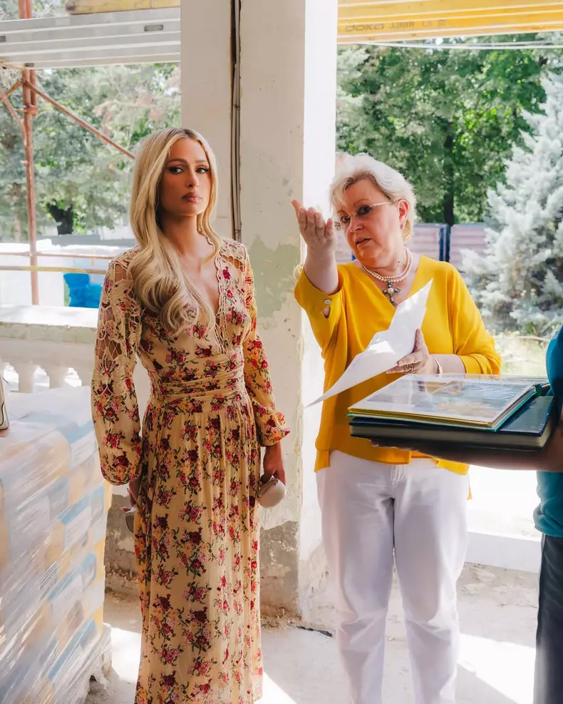 Paris Hilton a ajutat copiii nevoiași din România (4)