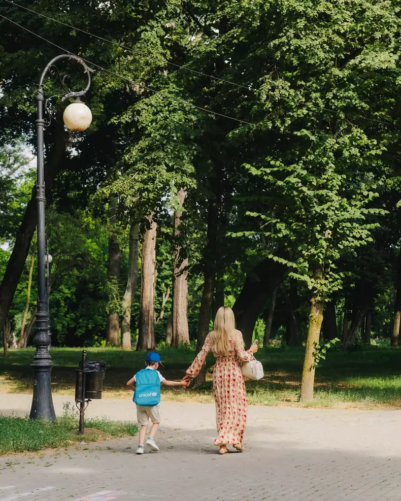 Paris Hilton a ajutat copiii nevoiași din România (6)