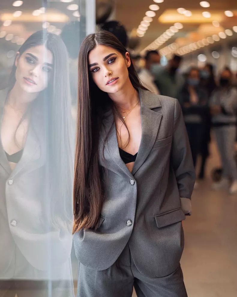 theo rose bani din facebook si instagram 5