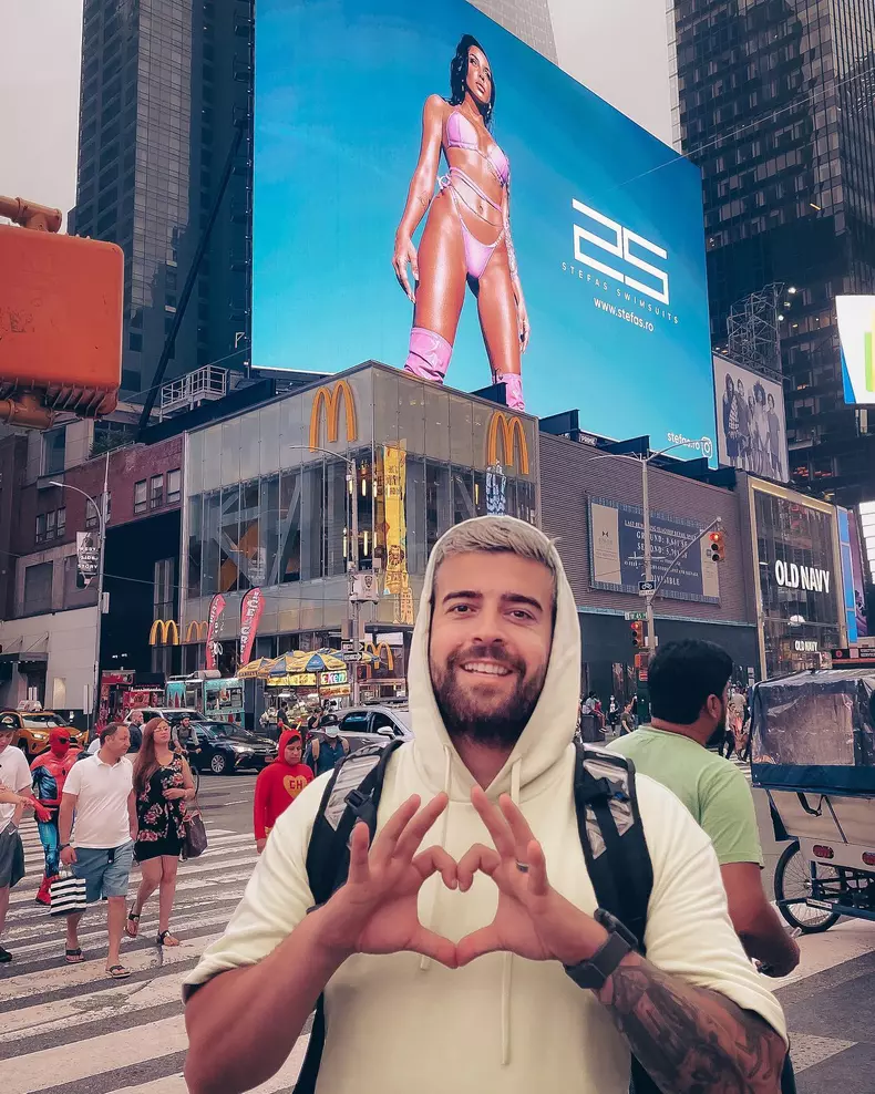 iubita lui speak in times square 1