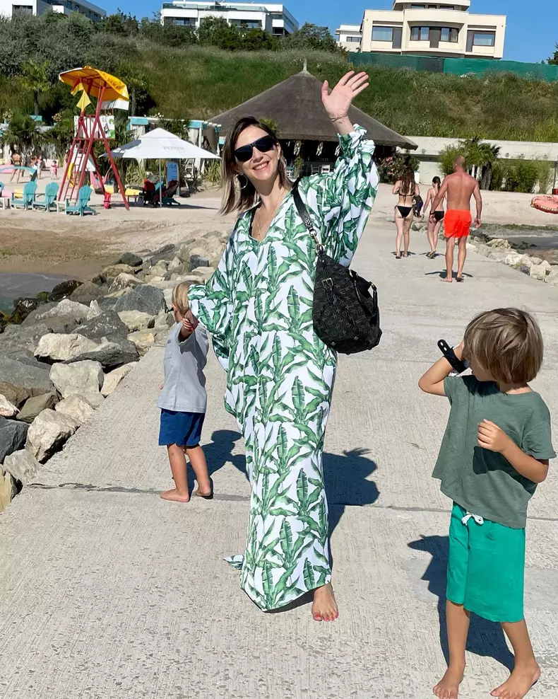 Adela Popescu si copiii