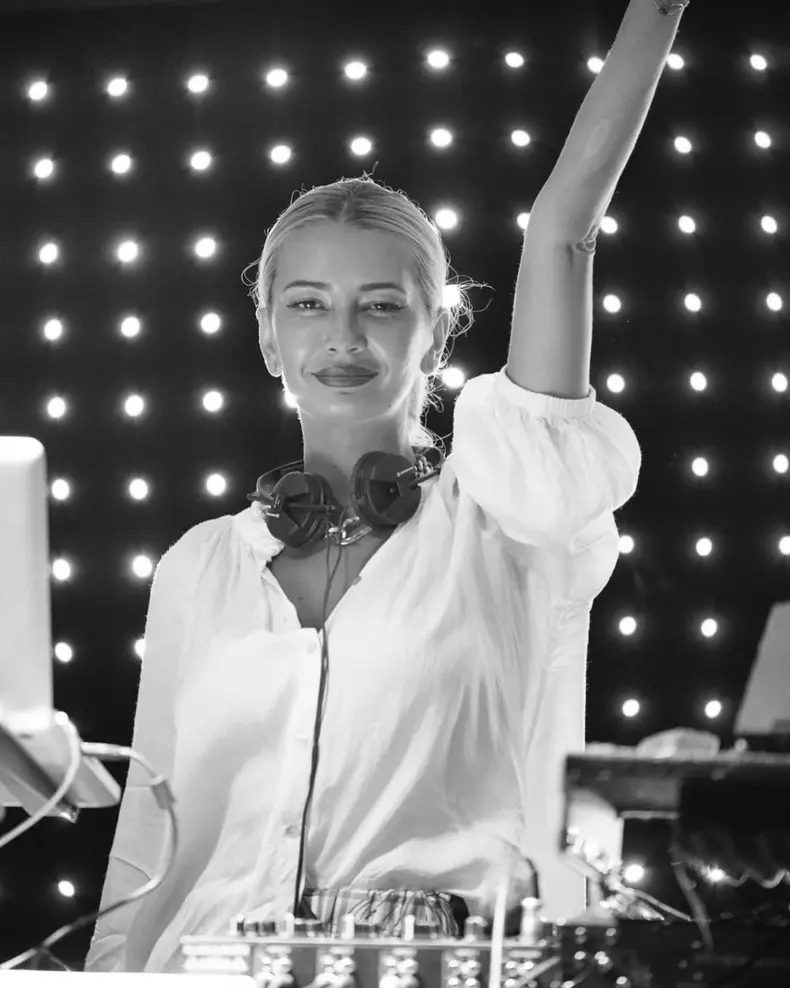 dj harra a fost adoptata 4