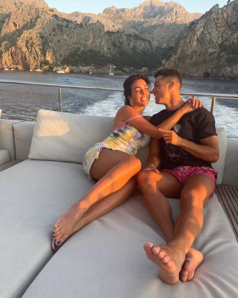 cristiano-ronaldo-si-georgina-rogriguez-gemeni-2