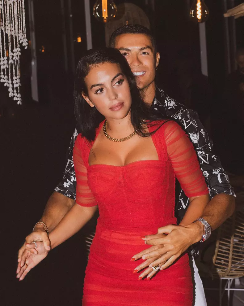 cristiano-ronaldo-si-georgina-rogriguez-gemeni-8