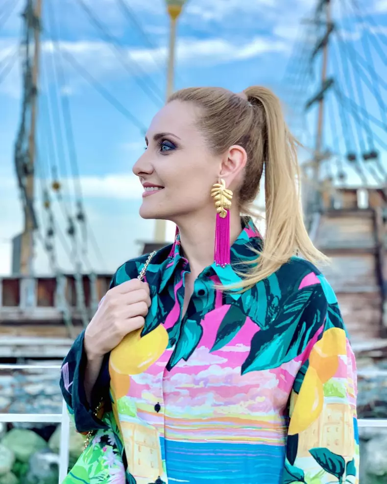 alina-sorescu-la-mare-cu-fetitele-2