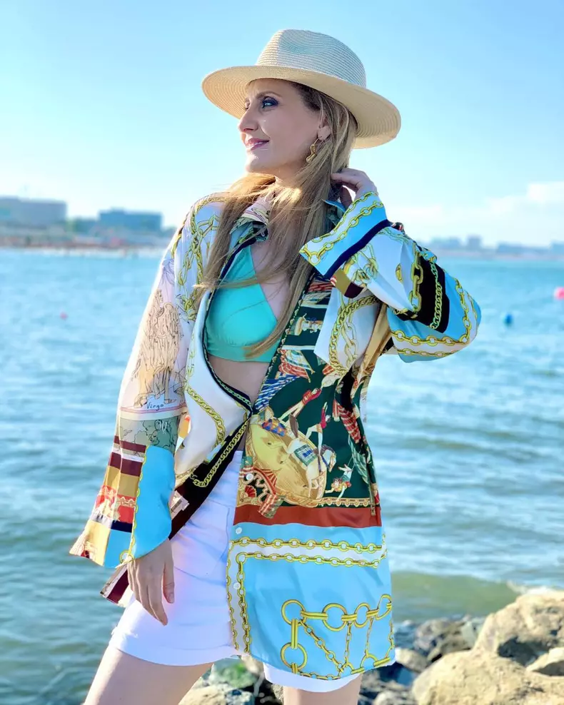 alina-sorescu-la-mare-cu-fetitele-3