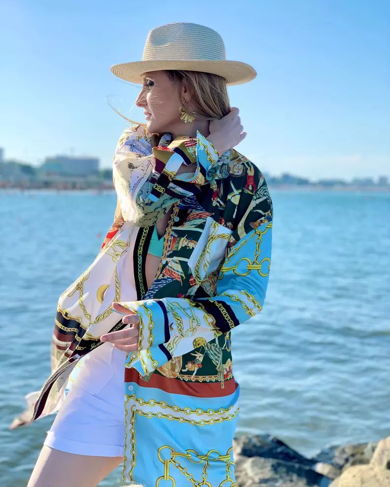 alina-sorescu-la-mare-cu-fetitele-4