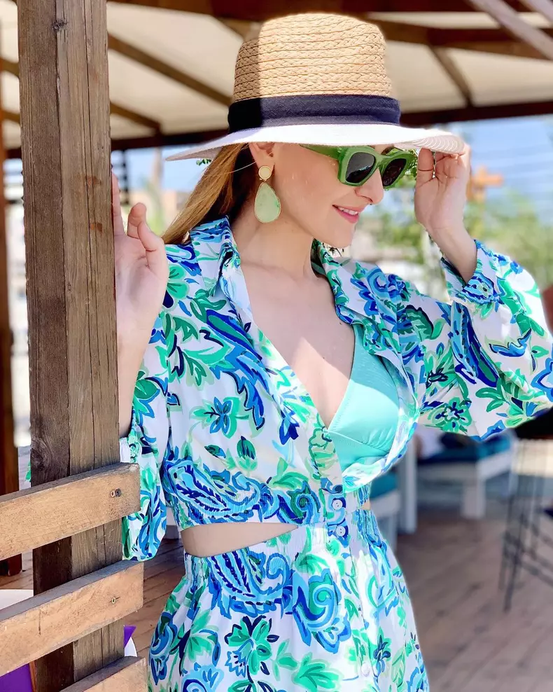 alina-sorescu-la-mare-cu-fetitele-6