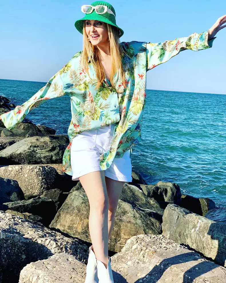 alina-sorescu-la-mare-cu-fetitele-7