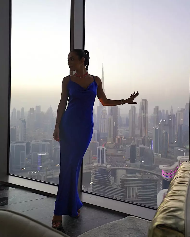 alexia-eram-agatata-de-un-barbat-in-dubai-4