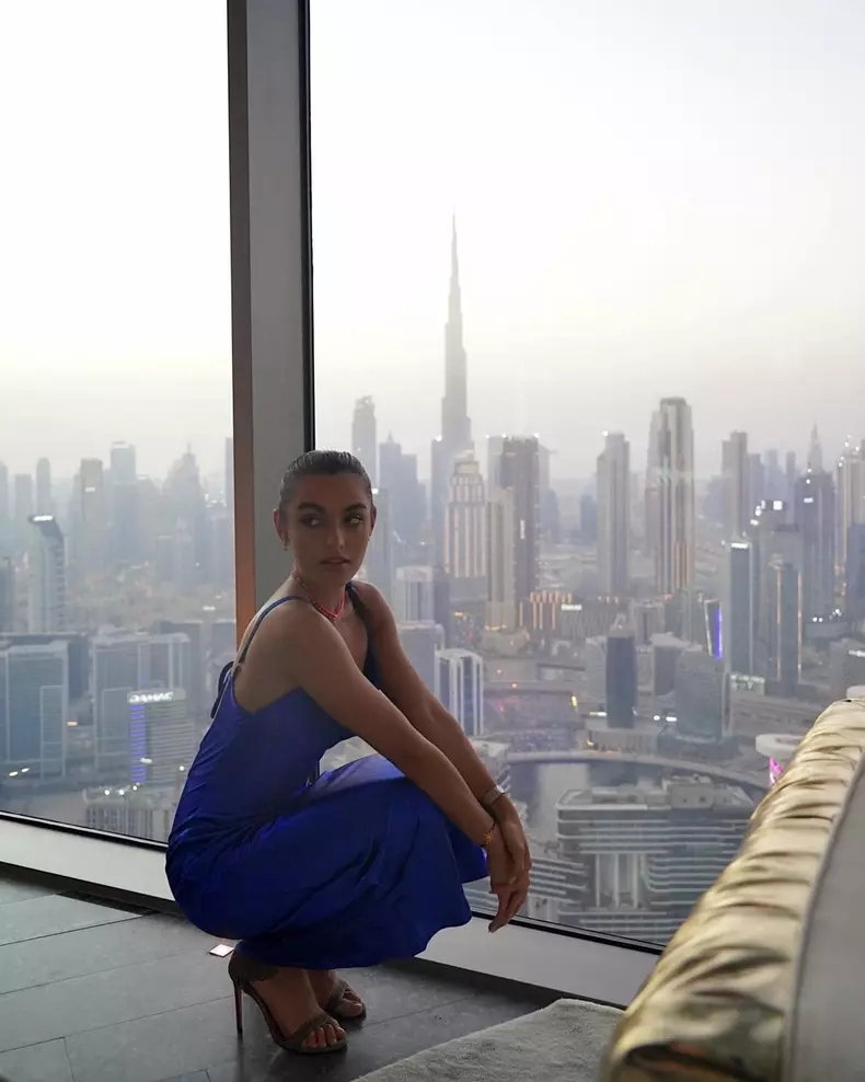 alexia-eram-agatata-de-un-barbat-in-dubai-5