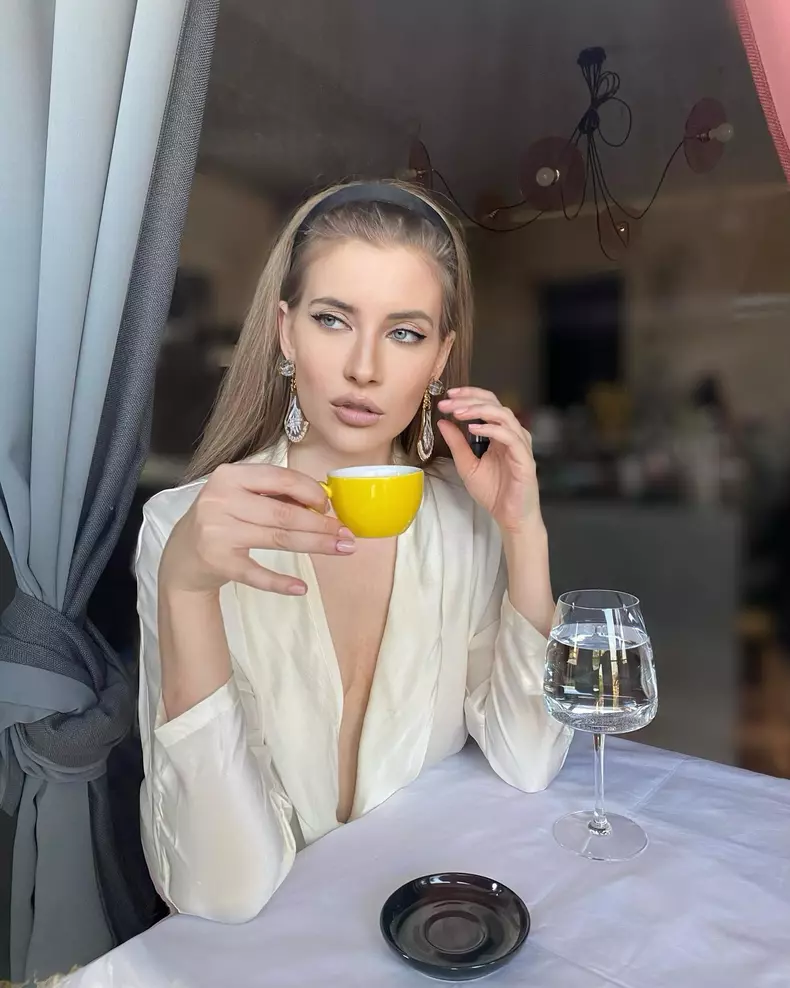 iulia-albu-nu-si-a-vopsit-parul-2