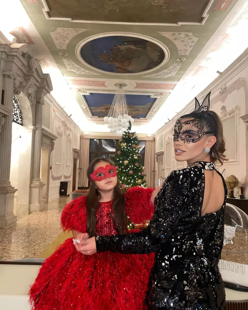 32397812418672509536372283605642524376158402n