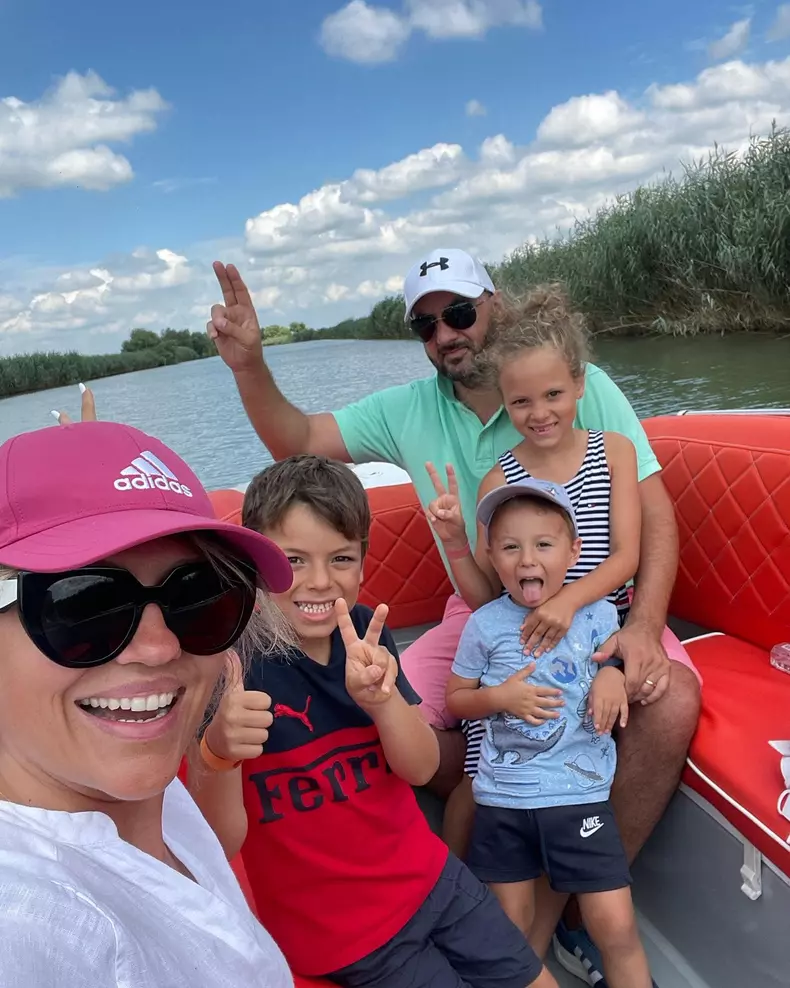 mirela-vaida-si-familia