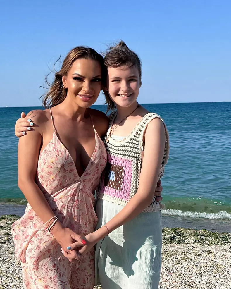 andreea-antonescu-la-mare-cu-fetitele-ei-3