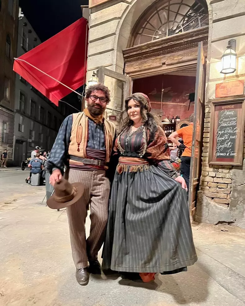 Viorica de la Clejani și Ioniță alături de Johnny Depp (3)