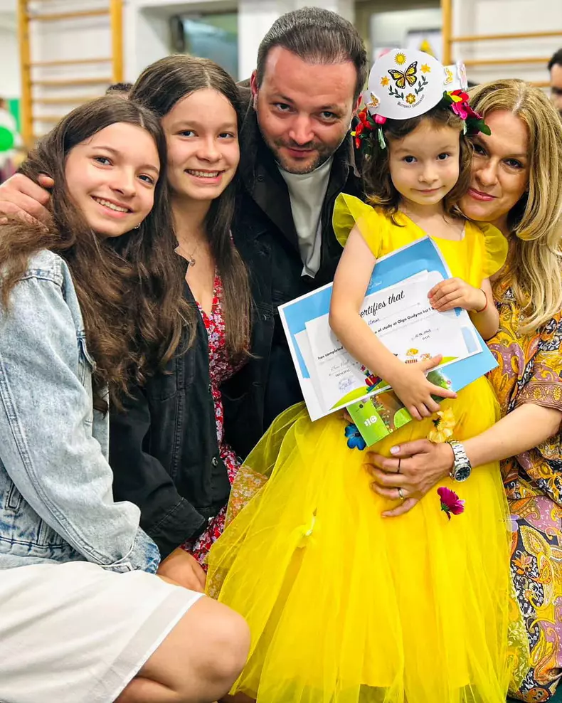 Mihai Morar și fetele sale (2)