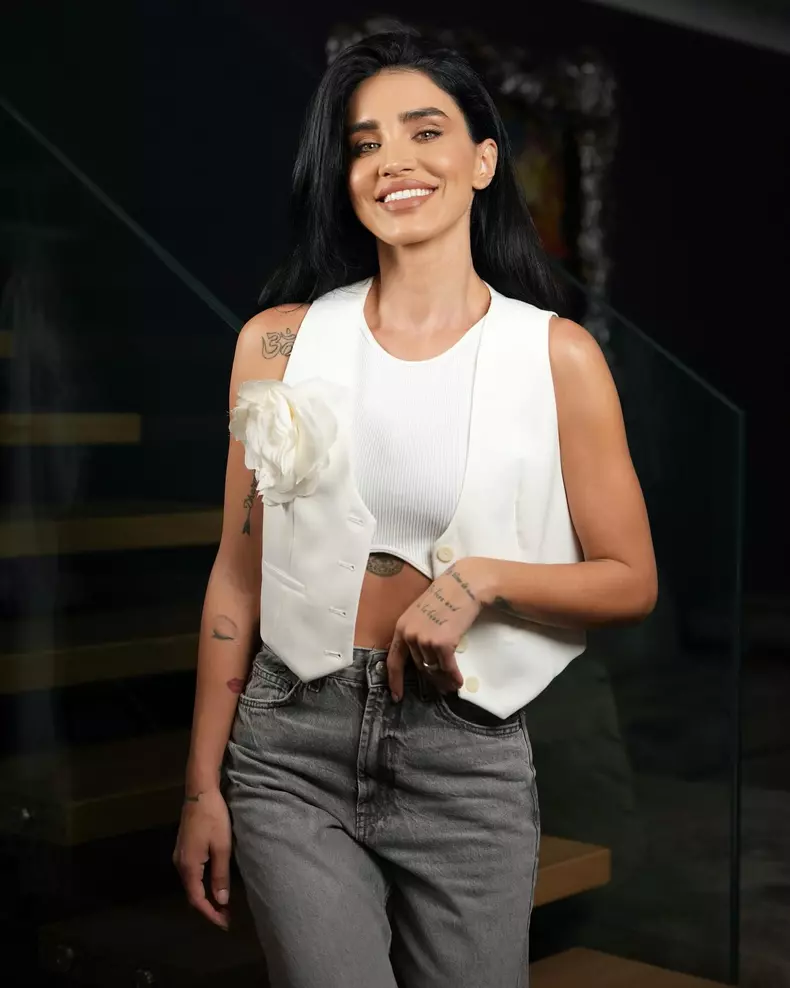 Adelina Pestrițu și-a scos implantul mamar (1)