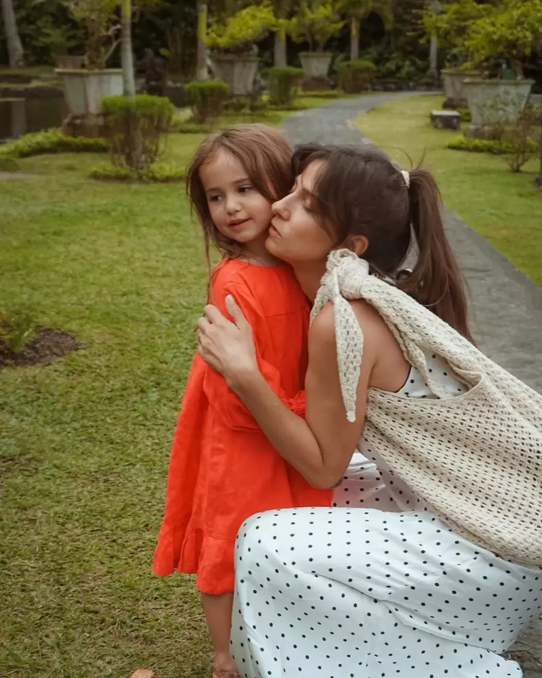 Dana Rogoz și familia (6)