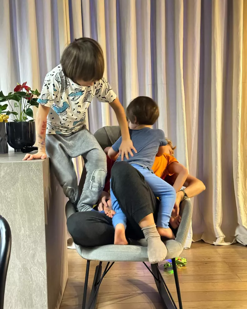 Adela Popescu si copiii