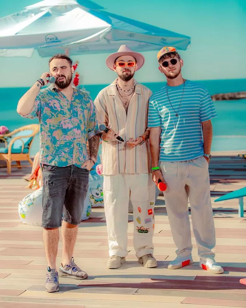noaptea-tarziu-trupa