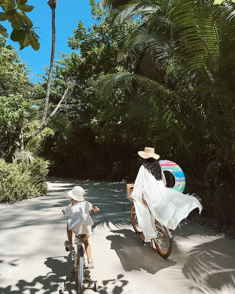 ioana grama si fetita vacanta in Seychelles (14)