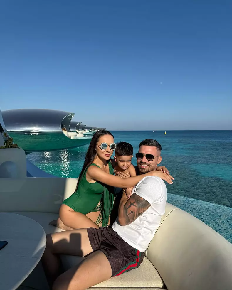 Vlăduța Lupău, vacanță Arabia Saudită (1)