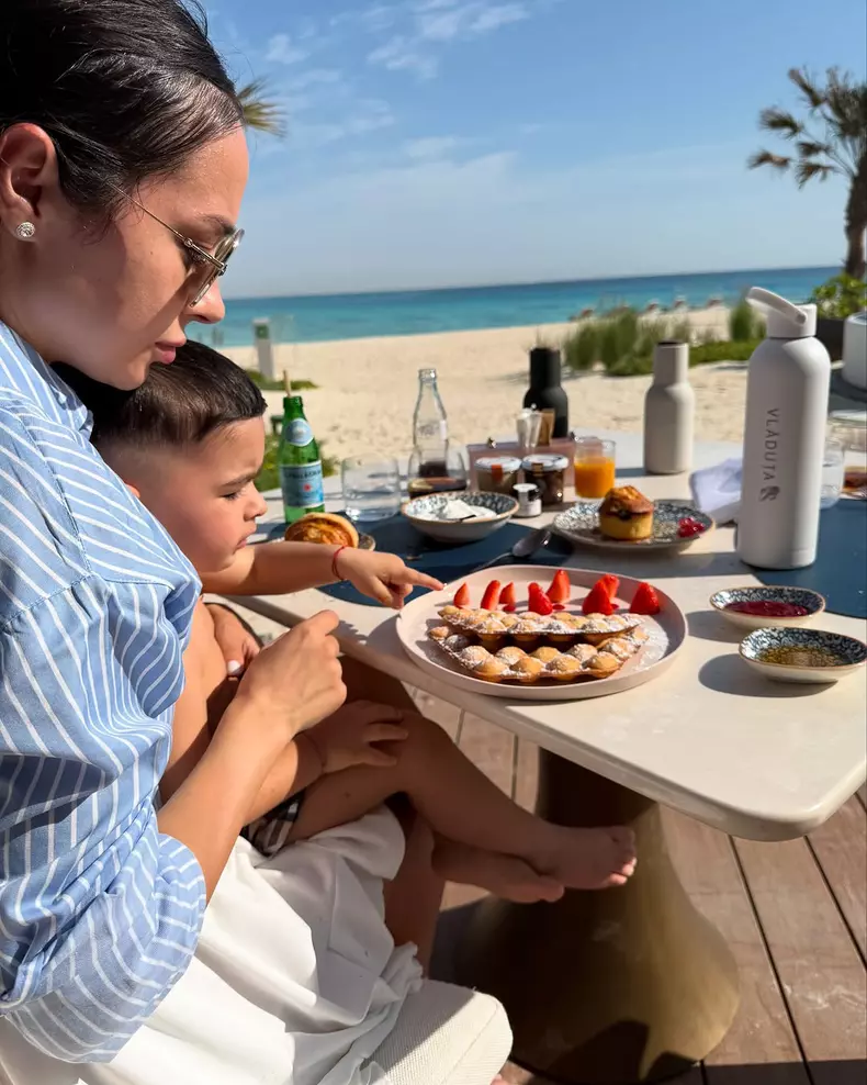 Vlăduța Lupău, vacanță Arabia Saudită (3)