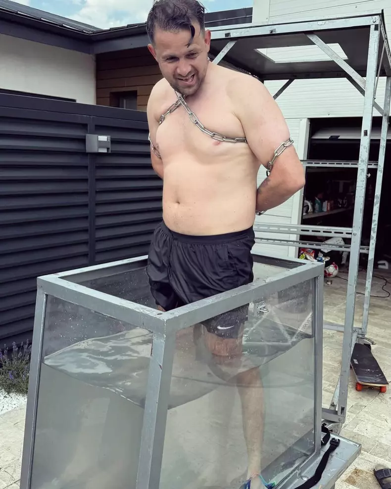 Imagini din casa magicianului Robert Tudor (25)