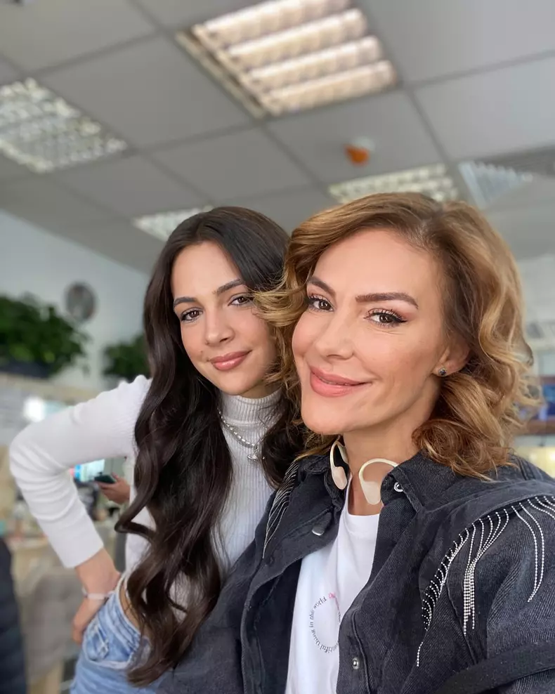 Roxana Ciuhulescu si fica ei