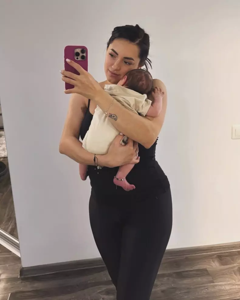 Larisa Iordache și fiica ei, Amira (1)