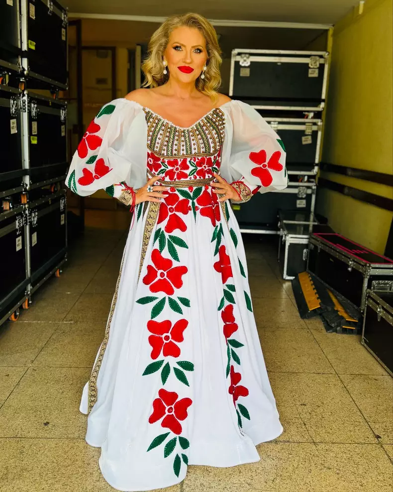 mirela vaida cu extensii 3