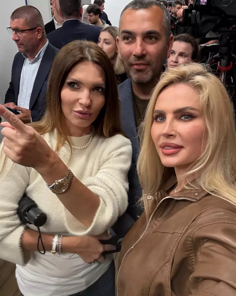 andreea banica si lucian mitrea au fost la sediul de campanie al lui nicusor dan (1)