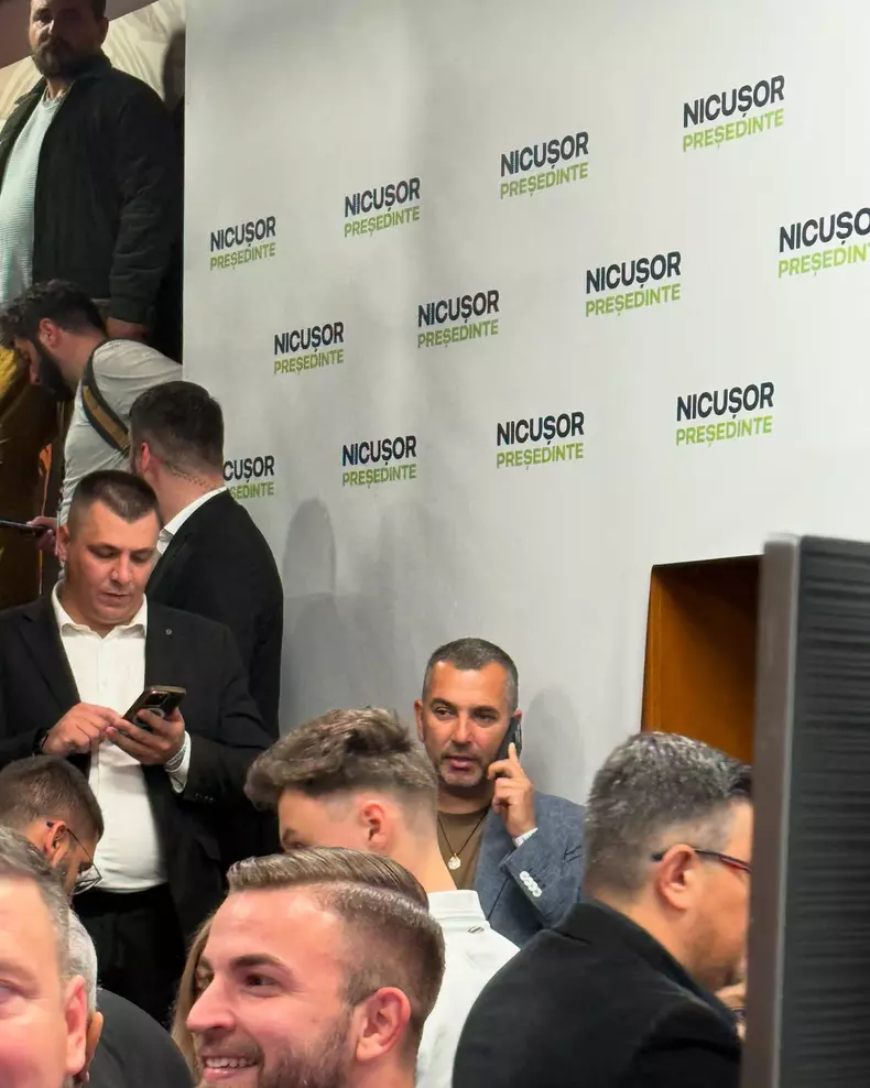 andreea banica si lucian mitrea au fost la sediul de campanie al lui nicusor dan (2)