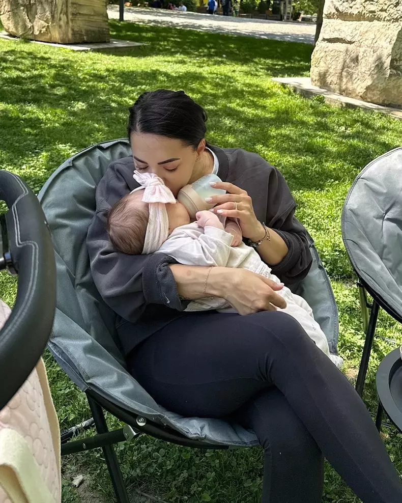 Larisa Iordache si fetita ei