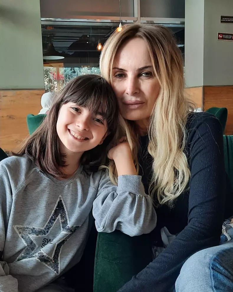 daniela gyorfi alaturi de fiica ei maria gyorfi tal (1)