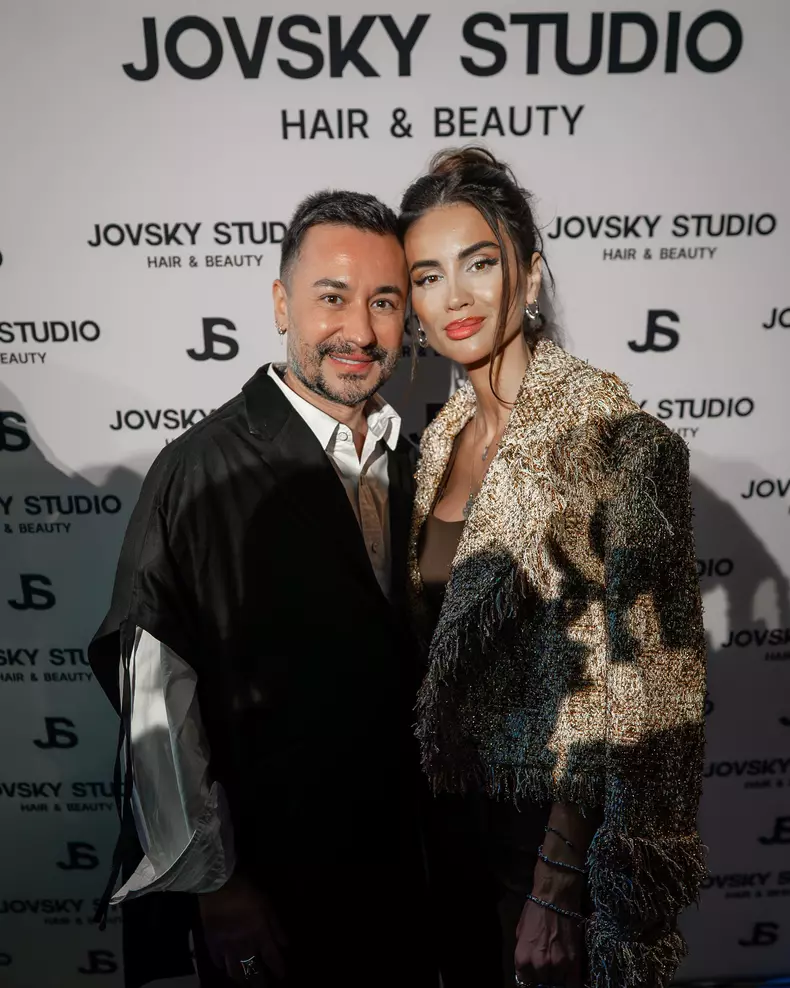 Adrian Perjovschi si Geanina Ilieș ok