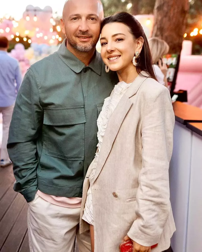 sasha lopez si xenia piciughin sotia lui (2)