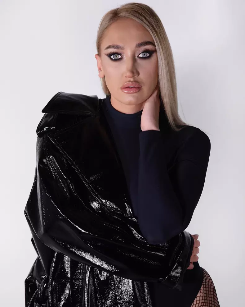 Ilona Brezoianu  B