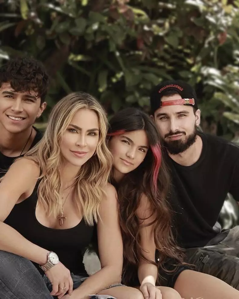 fiul actriței Aylin Mujica a murit (9)